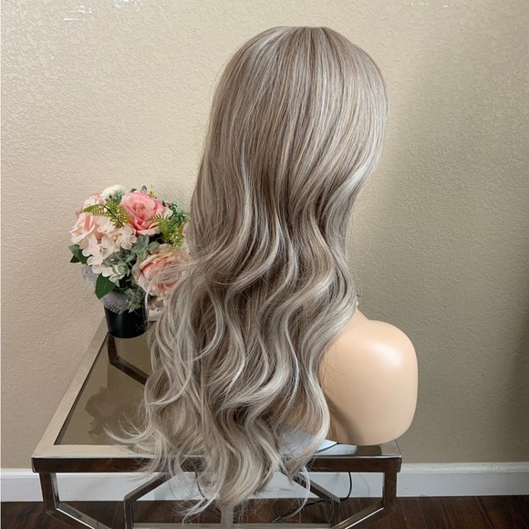 Wig - Picture 3 of 5